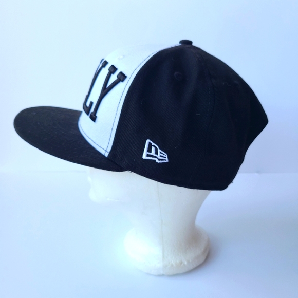 RALLY 9FIFTY NEW ERA Snapback Cap Baseball Black and White Adjustable Hat - Picture 5 of 8